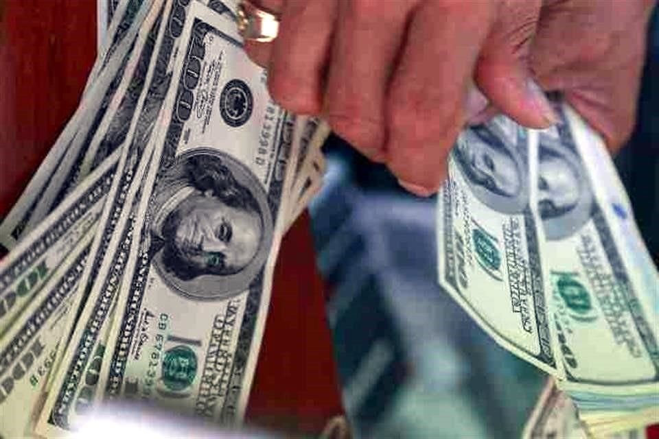 El tipo de cambio cerró el lunes en 18.66 pesos por dólar.