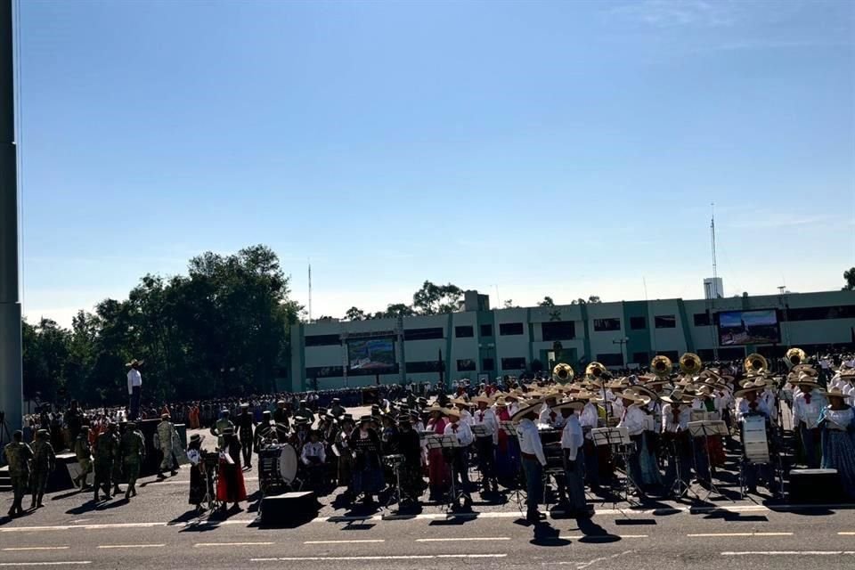 Aspecto del ensayo del desfile del 20 de noviembre.