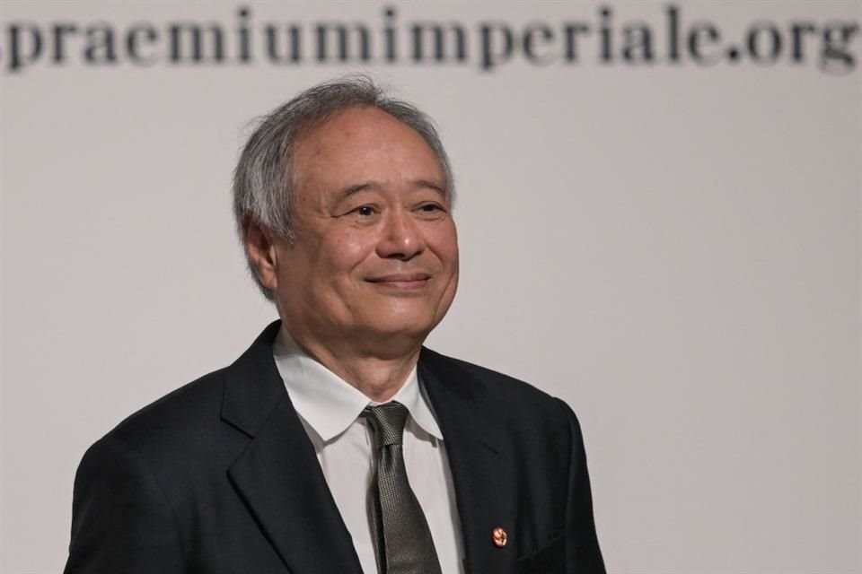 El reconocido cineasta Ang Lee, dos veces ganador del Óscar, recibió el prestigioso premio Praemium Imperiale 2024, en Japón.