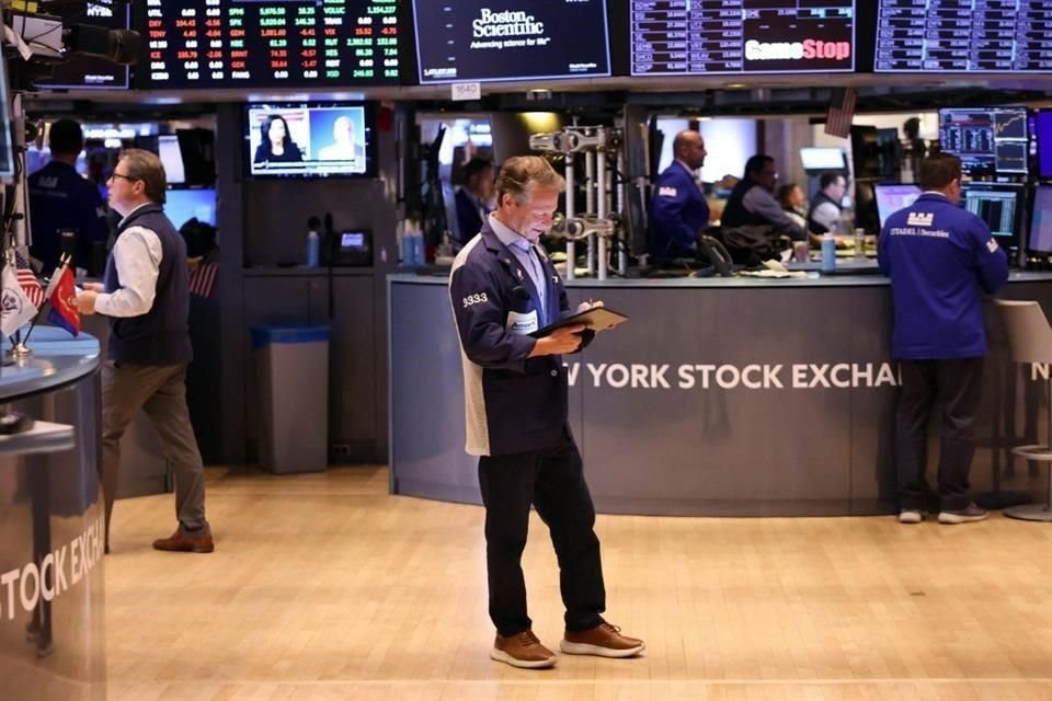 Tras el triunfo de Donald Trump en las elecciones estadounidenses, el S&P 500 superó brevemente el nivel de los 6 mil puntos.