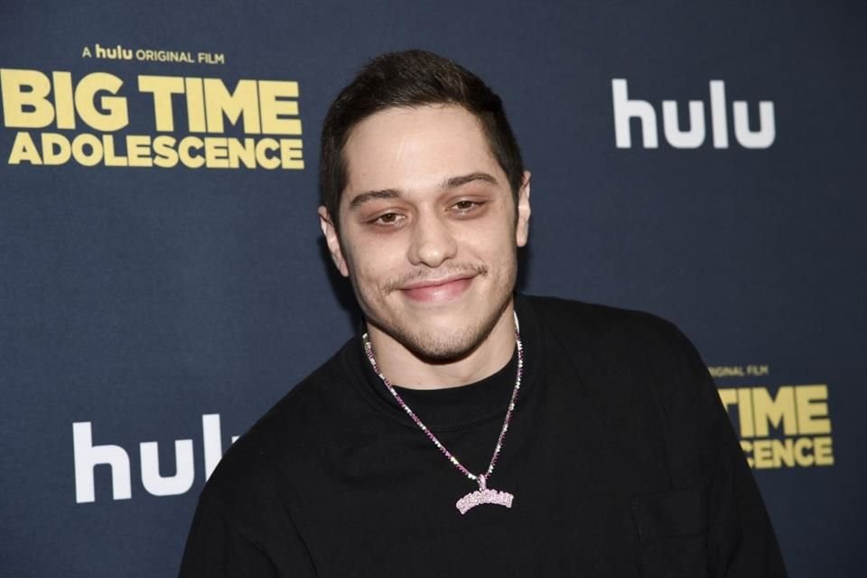 El comediante Pete Davidson ingresó a rehabilitación por segunda vez este año tras terminar su relación con María Georgas.
