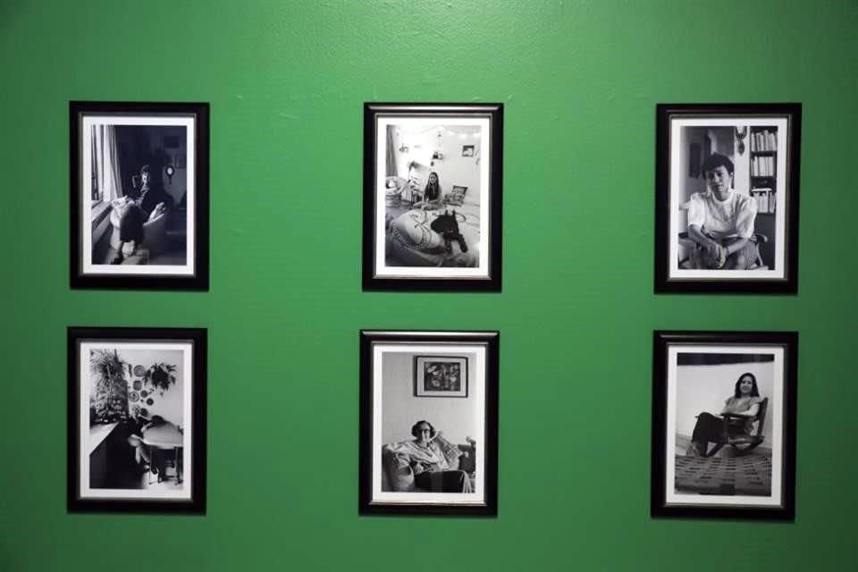 La exposición 'Mujeres de letras, Retratos de Barry Domínguez' reúne 159 fotografías.