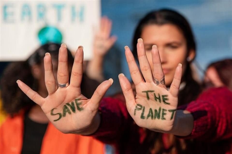 Jóvenes del mundo continúan asistiendo a la COP29 pese a los resultados en materia climática de años pasados.