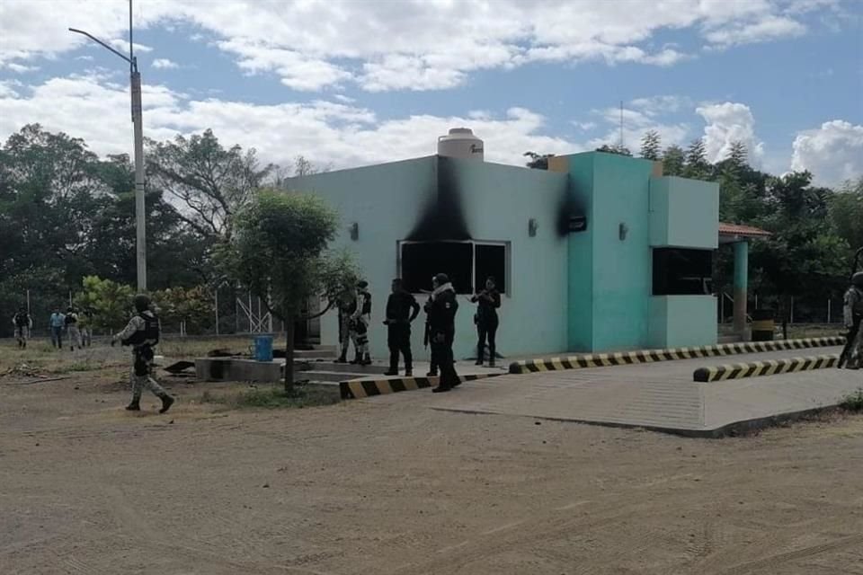 Empacadora de limón fue consumida tras incendio en Municipio de Apatzingán, Michoacán; autoridades informaron que siniestro fue provocado.