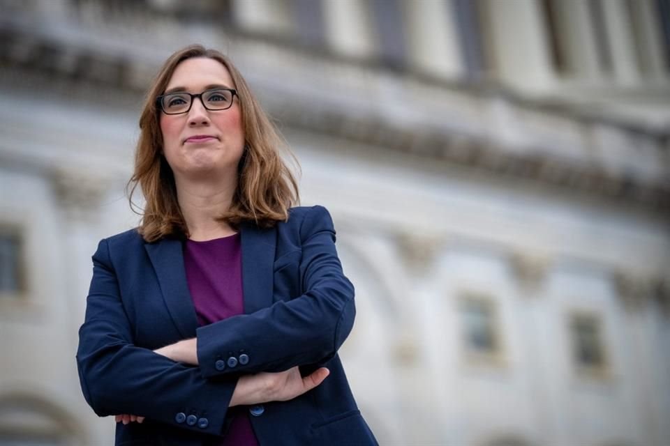 La representante Sarah McBride frente al Capitolio de Estados Unidos, el 15 de noviembre del 2024.