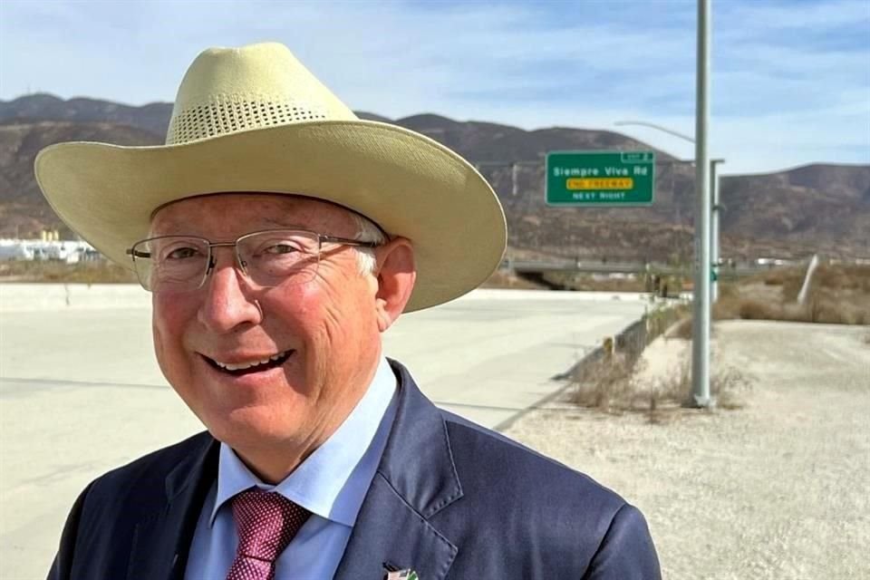 El Embajador de EU en México, Ken Salazar, estuvo de visita en la frontera de Tijuana, Baja California.