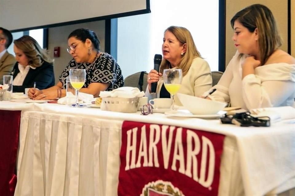 Loretta Ortiz, Ministra de la SCJN, participó en un foro sobre la reforma judicial en el Club de Harvard México.