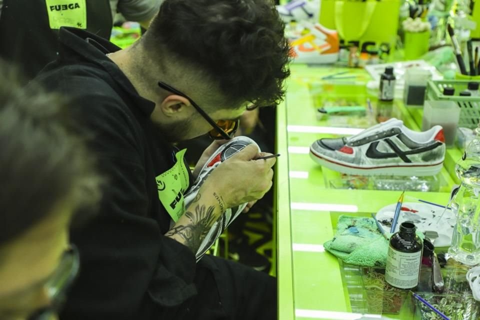 Este es el primer estudio en México de personalización de tenis, creado por la artista Sophia Altholz.