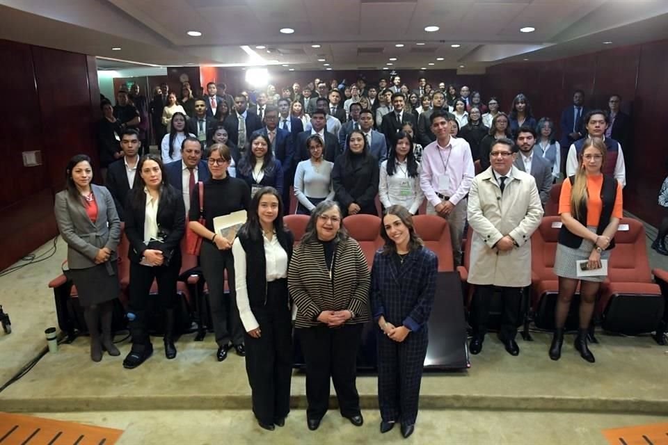 Piña en la inauguración del Encuentro Universitario y Exposición Jurídica Literaria del PJF.