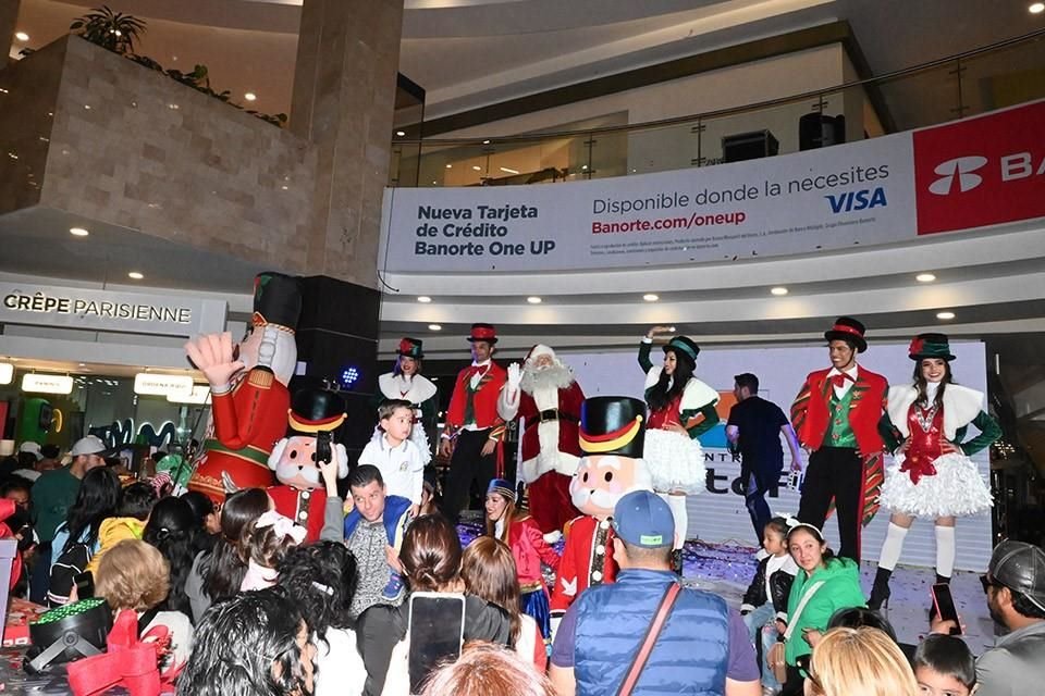 La magia enciende la Navidad en Centro Santa Fe