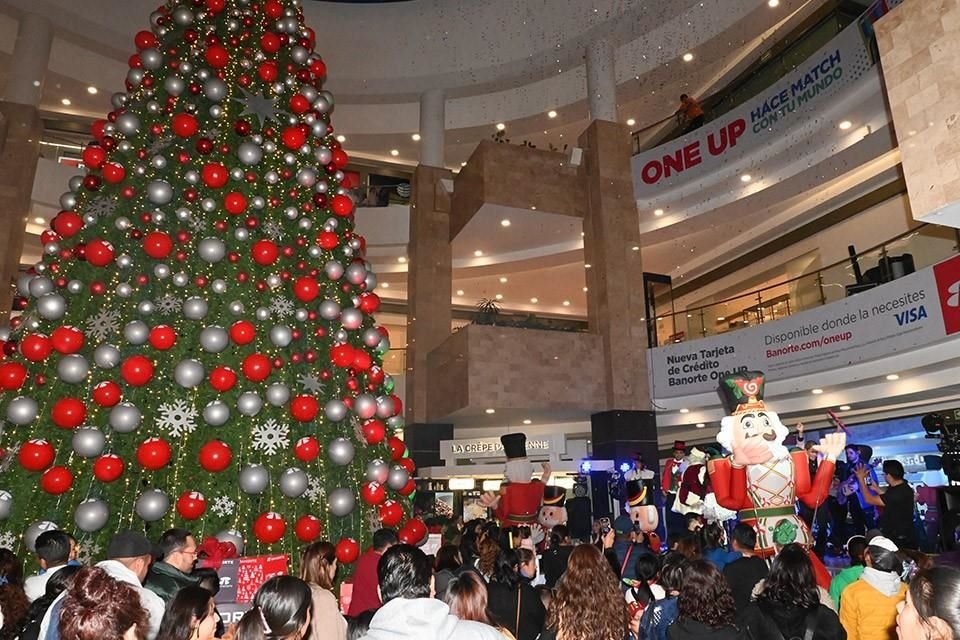 La magia enciende la Navidad en Centro Santa Fe