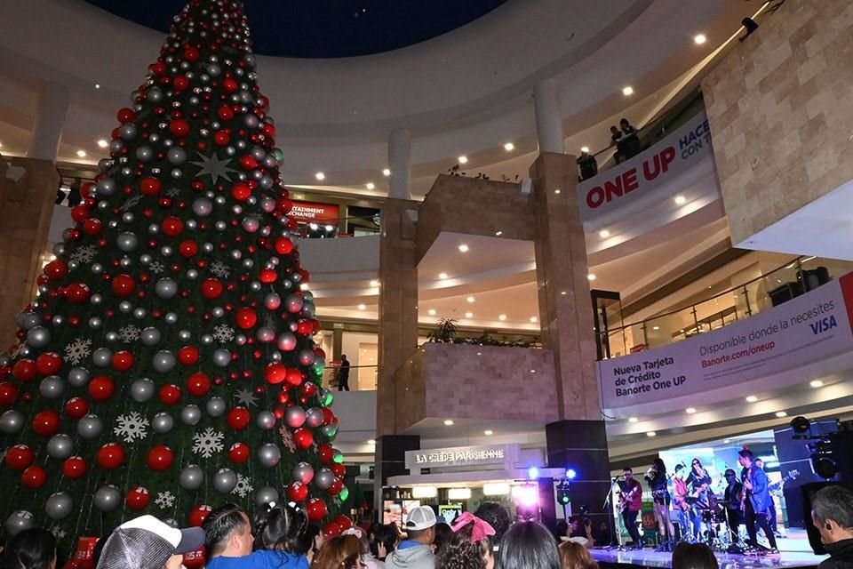 La magia enciende la Navidad en Centro Santa Fe