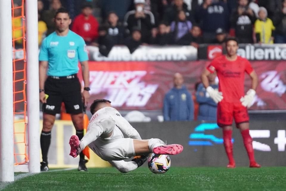 Malagón detuvo dos penales en la serie frente a Xolos.