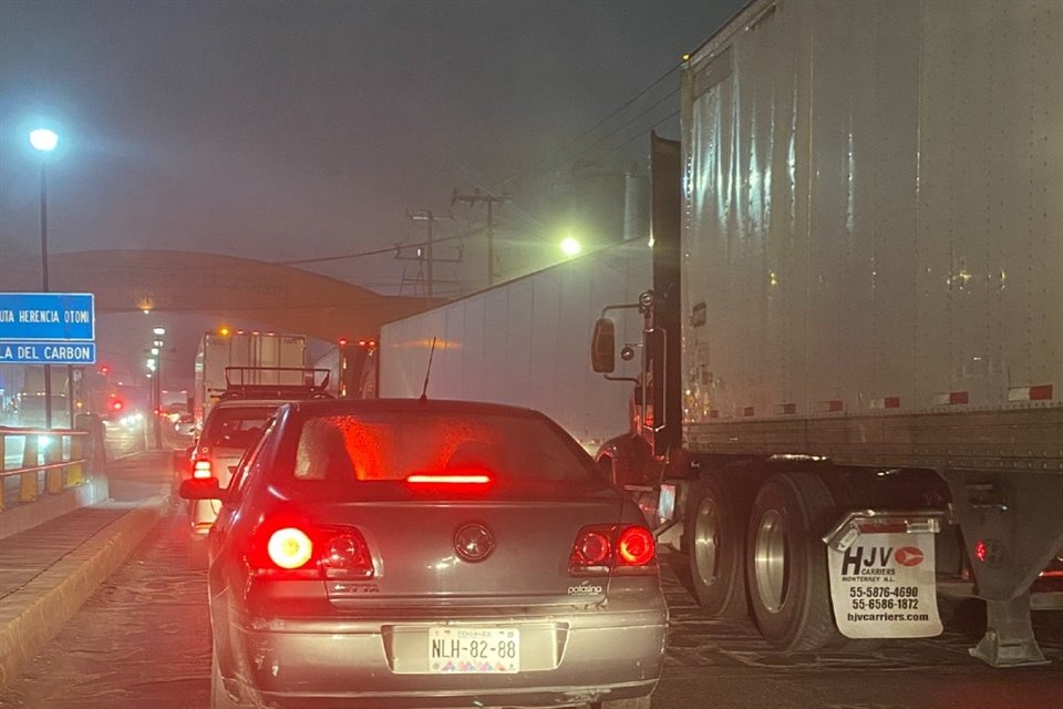 Autopista México-Querétaro registra largas filas en km 33, rumbo a CDMX.