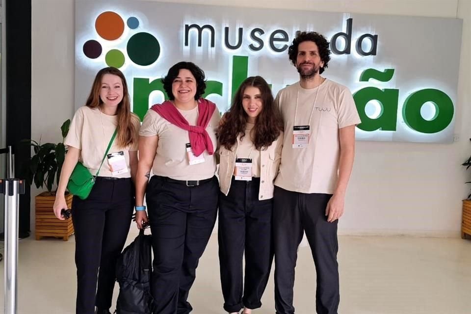 Los chefs Ivan Ralston y Katherina Cordás, junto con su equipo de Tuju, fueron los encargados de dar inicio al programa con una ponencia ante los invitados.