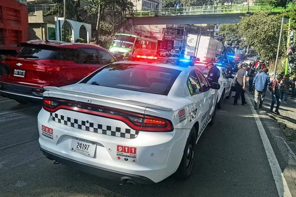 El camión habría perdido el control tras pasar una curva.