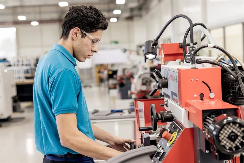 Desde 2015, en la planta de BMW en San Luis Potosí impulsan el talento de los jóvenes profesionistas de la región a través de un modelo alemán de educación.