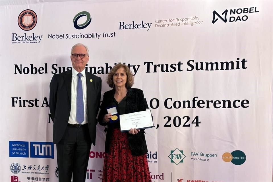 Rosaura Ruiz Gutiérrez, anunciada como la próxima titular de Secihti, fue la encargada de recibir la medalla entregada a Sheinbaum por la organización Sustainability Nobel Trust.