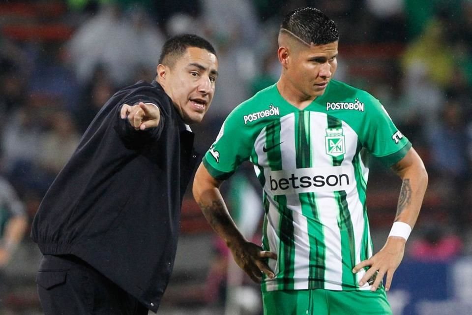 Las críticas y castigos a Efraín Juárez van más allá de la actitud del DT mexicano, pues hay una persecución contra el Atlético Nacional.