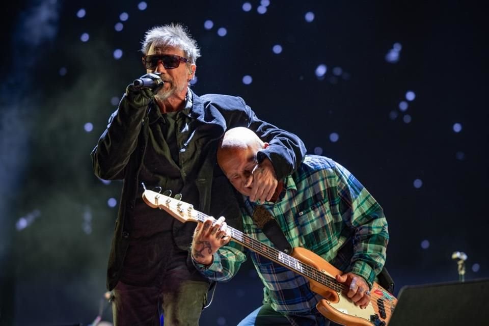 Los Fabulosos Cadillacs arrasaron en el Estadio GNP con 65 mil personas vibrando al ritmo de 'Mal Bicho', 'Matador' y más.