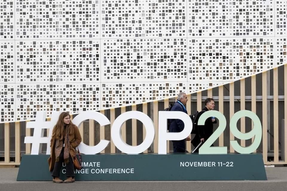 Países ricos en la COP29 acordaron elevar su oferta de financiación climática a 300 mmdd, en un intento de desbloquear negociaciones.