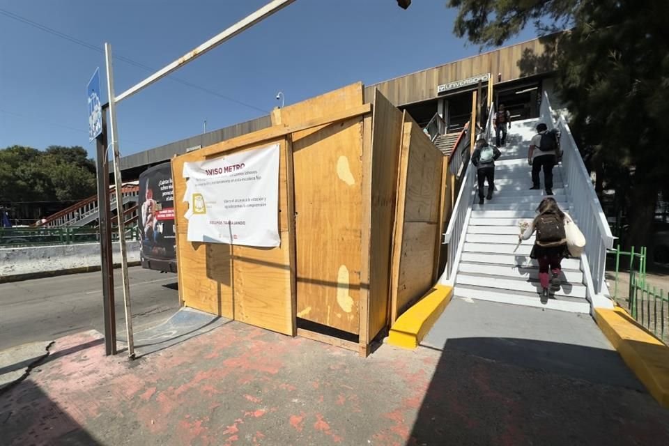 Dos escaleras en la estación del Metro Universidad son rehabilitadas, una con descenso hacia Ciudad Universitaria y otra a Pedregal de Santo Domingo.