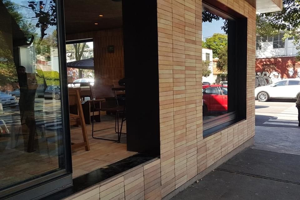 En París 18, en la Colonia del Carmen, una casa fue remodelada sin autorizaciones para operar como cafetería. 