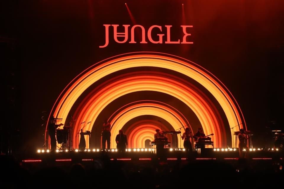 El colectivo británico Jungle fue el encargado de poner el primer broche de oro del festival.