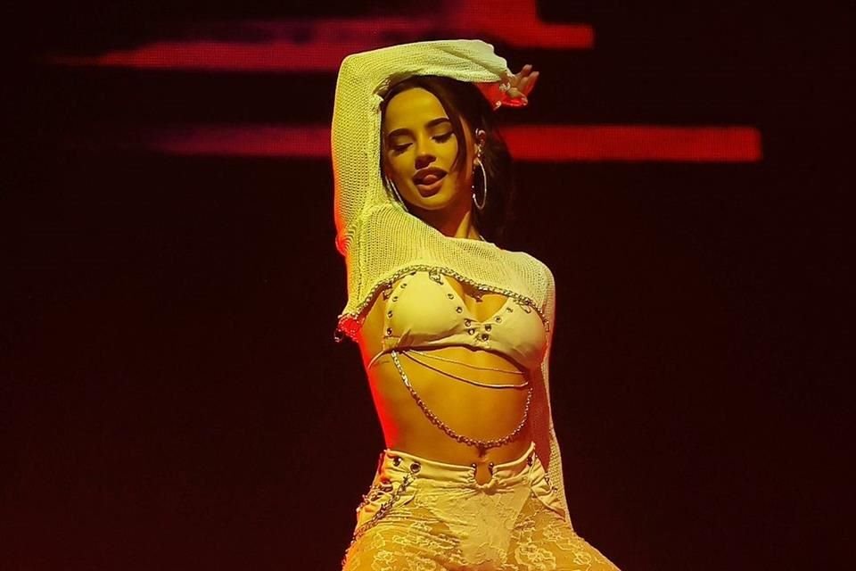 Becky G puso a bailar a todos los presentes en el Flow Fest 2024 con una presentación llena de energía y poder femenino.