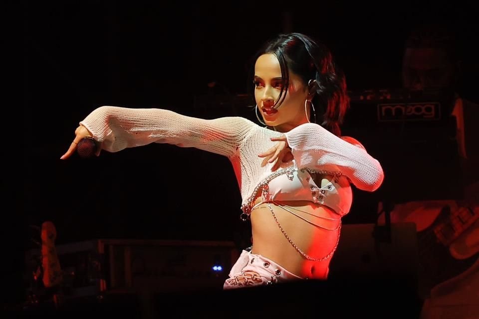 Becky G interpretó temas como 'Mayores' y 'Pijama'.