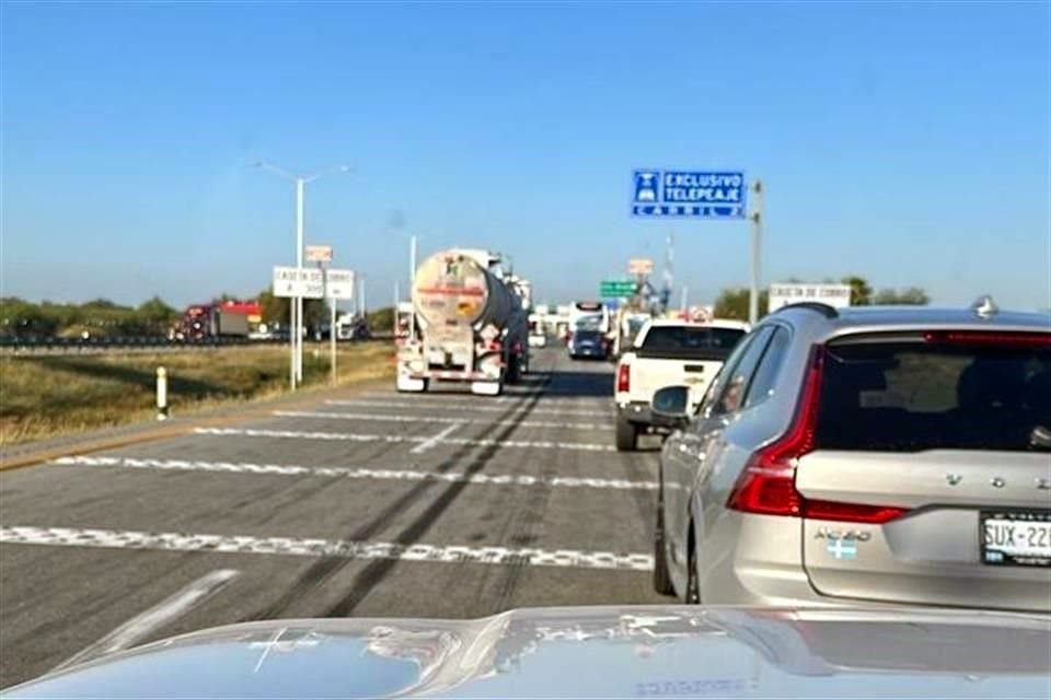 Conductores afirmaron que el tráfico en la Autopista a Reynosa quedó paralizado.