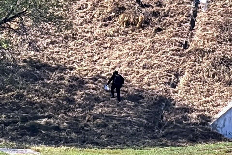 Tras el enfrentamiento, elementos de Fuerza Civil realizaron un recorrido a pie por la zona.