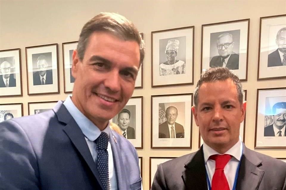 El entonces Gobernador de Oaxca, Alejandro Murat, saludó al presidente de España, Pedro Sánchez, en el marco de la Asamblea General de la ONU en 2022.