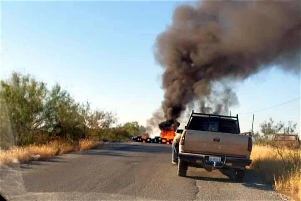 Los bloqueos se registraron en la carretera interestatal, que comunica a Miguel Alemán con Los Aldama.