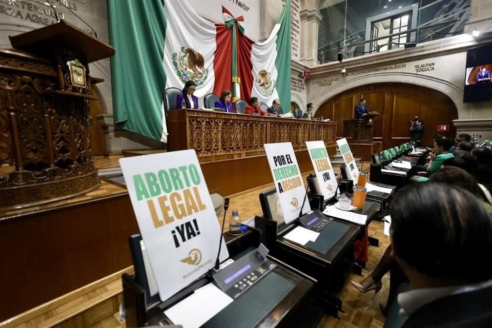 Una mayoría de diputados avaló en el Congreso de Edomex despenalizar el aborto antes de las 12 semanas de gestación.