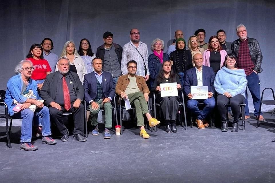 Trabajadores de la cultura integrados en la Asamblea de Artes rechazaron la tarde de este lunes en el Teatro El Milagro el recorte propuesto por la Secretaría de Hacienda y Crédito Público.