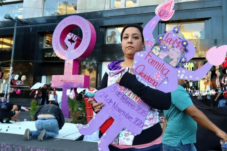 Familiares de víctimas encabezaron la marcha.