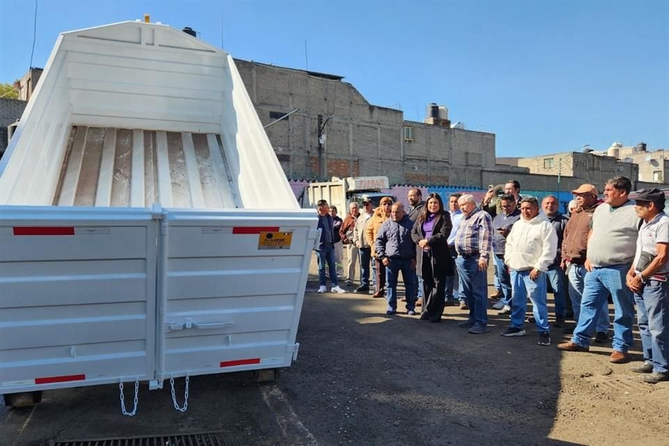 Los camiones fueron incorporados a la flota con el fin de recoger basura en la Alcaldía, en especial, cascajo.