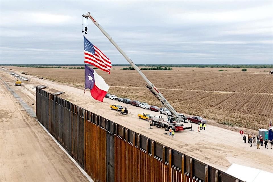 Durante su visita a Eagle Pass, Texas, Tom Homan, Zar fronterizo de Donald Trump, advirtió de la inminente expulsión masiva de migrantes.