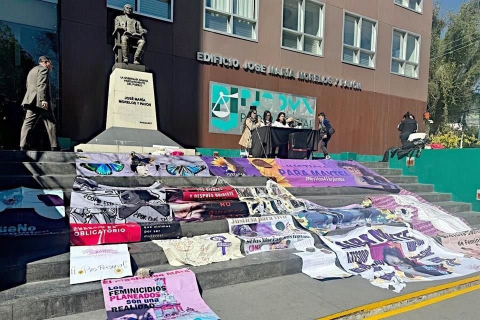 CLAUSURADO Mujeres se manifestaron afuera de las instalaciones del Poder Judicial y señalaron parcialidad de los jueces.