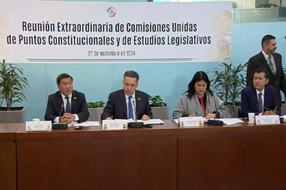 Sesión de comisiones unidas de Puntos Consitucionales y Estudios Legislativos.