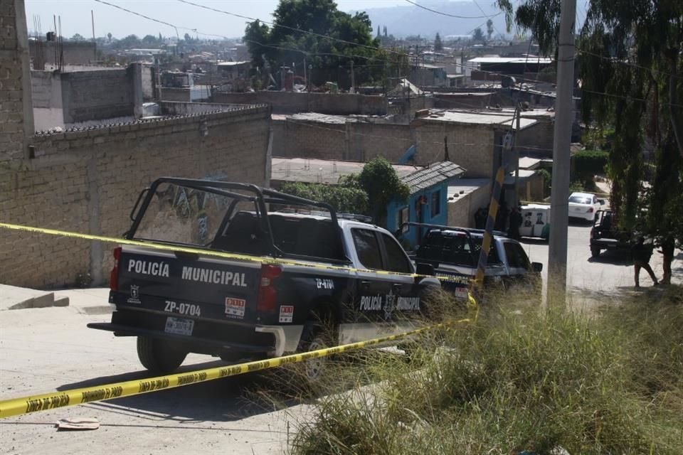 Originalmente, vecinos habían reportado que el ataque fue con un machete, pero después, autoridades confirmaron que fue con arma de fuego.