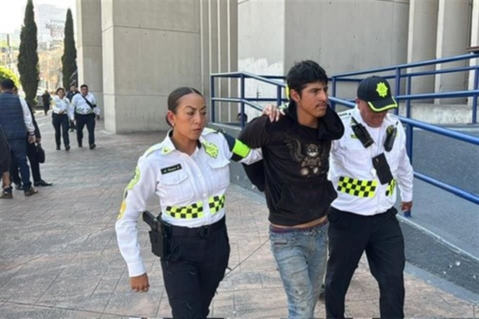 El detenido fue llevado al Ministerio Público ubicado en la sede de la Alcaldía Cuauhtémoc.