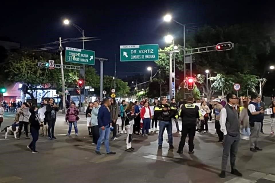 El Bloqueo se mantiene en el cruce de Avenida Cuauhtémoc y Eje 4 Sur.