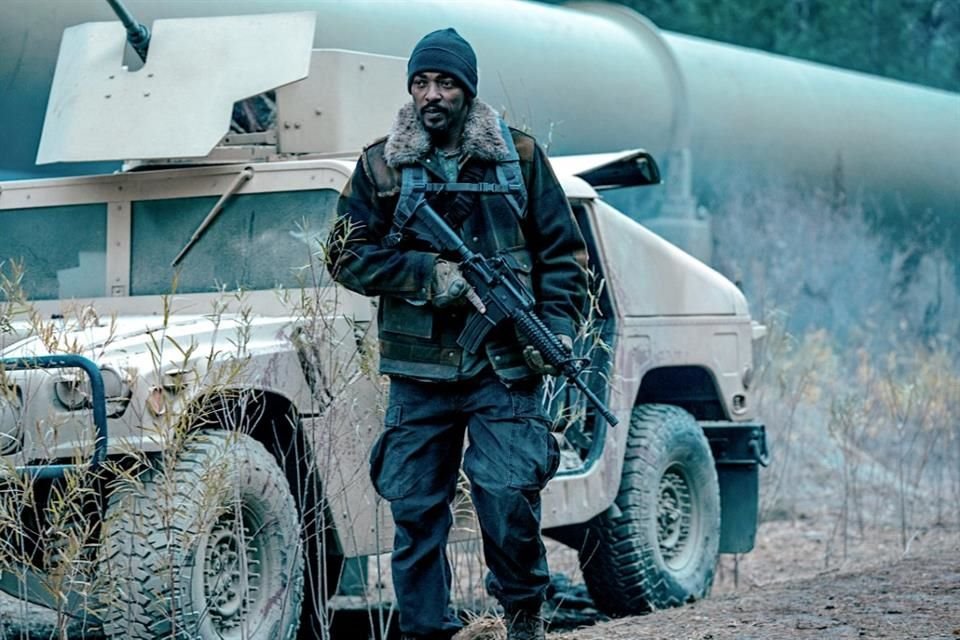Anthony Mackie enfrenta a aliens que habitan tierras bajas en el thriller postapocalíptico 'Criaturas, Línea de Extinción', ya en cines.