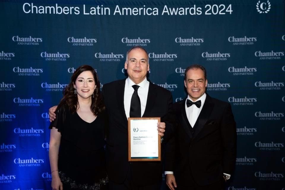 INTERNATIONAL COUNSEL IN LATIN AMERICA CORPORATE FINANCE: Cleary Gottlieb Steen & Hamilton, acompañados por Mónica Tantaleán.