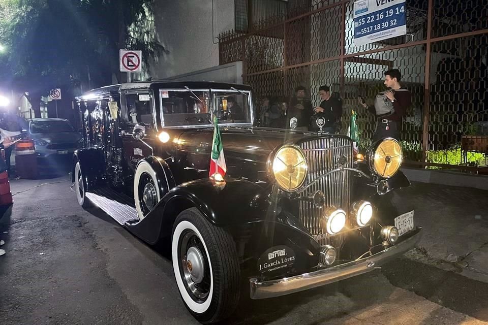 El cuerpo de Silvia Pinal llega a funeraria para un emotivo homenaje