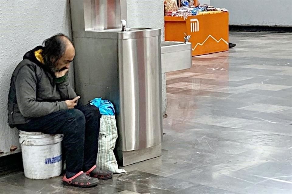 La red se encuentra abandonada y usuarios no pueden tomar agua para hidratarse.