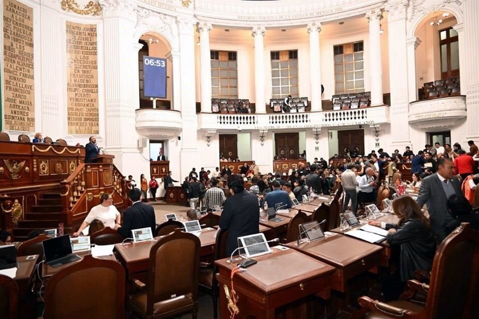 La discusión arrancó alrededor de las 21:20 y contó con 28 oradores, finalmente la minuta se avaló con 46 votos a favor y 16 en contra.