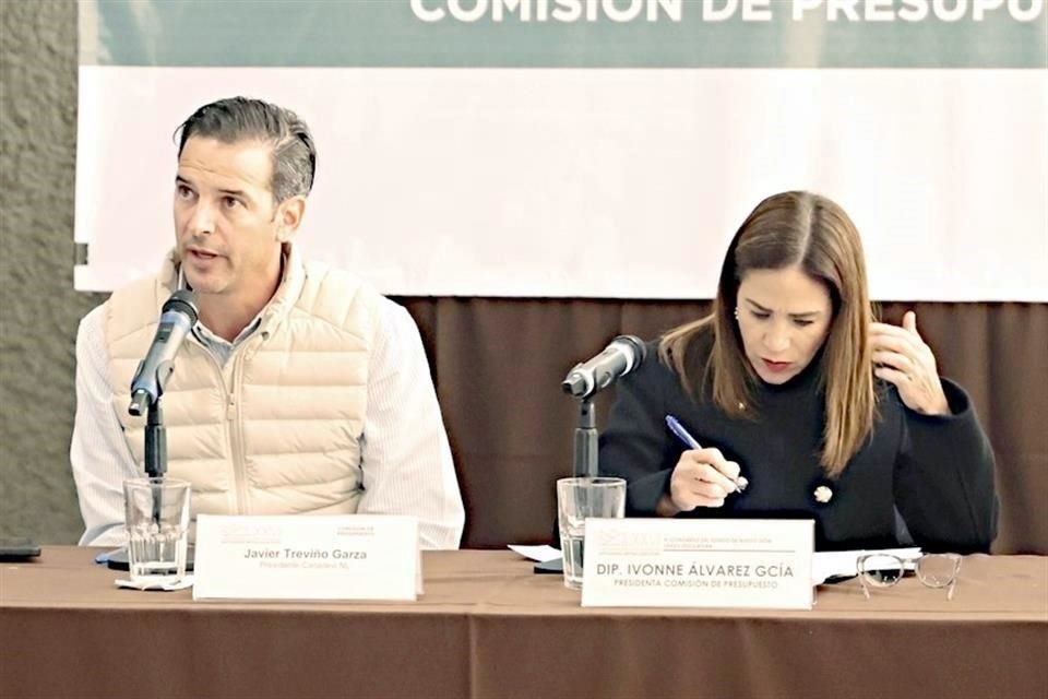 El presidente de la Canadevi, Javier Treviño, junto a la Diputada local Ivonne Álvarez, en una reunión en Congreso.